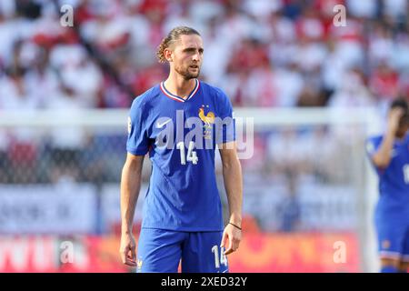 Dortmund, Deutschland. Juni 2024. Adrien Rabiot aus Frankreich war beim Finale der UEFA EURO 2024 zwischen Frankreich und Polen im Signal Iduna Park im Einsatz. Endstand: Frankreich 1:1 Polen. (Foto: Grzegorz Wajda/SOPA Images/SIPA USA) Credit: SIPA USA/Alamy Live News Stockfoto