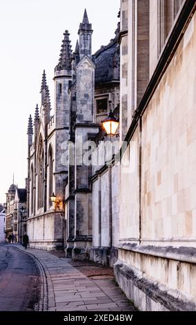 Radcliffe Square in Oxford in der Abenddämmerung. Stockfoto