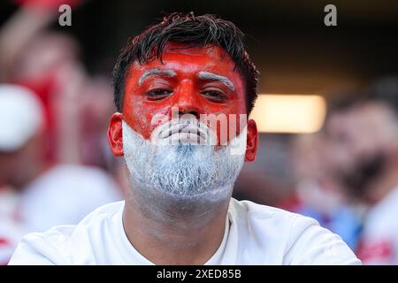 Hamburg, Deutschland. Juni 2024. Hamburg, 26. Juni 2024: Turkiye-Fan beim Gruppenspiel der UEFA EURO 2024 Deutschland zwischen Tschechien und Turkiye im Volksparkstadion in Hamburg. (Daniela Porcelli/SPP) Credit: SPP Sport Press Photo. /Alamy Live News Stockfoto