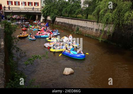 Amberg, Oberpfalz, Bayern, Schlauchboot, Ruderboot, Spaß, Freude, Rudern auf der Vils in Amberg Stockfoto