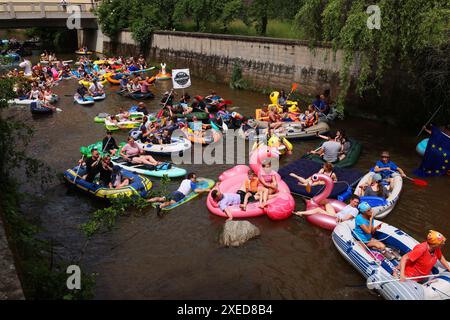 Amberg, Oberpfalz, Bayern, Schlauchboot, Ruderboot, Spaß, Freude, Rudern auf der Vils in Amberg Stockfoto