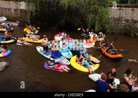 Amberg, Oberpfalz, Bayern, Schlauchboot, Ruderboot, Spaß, Freude, Rudern auf der Vils in Amberg Stockfoto