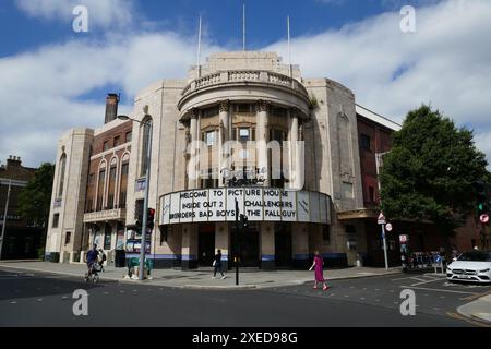 London, Großbritannien. Juni 2024. Ikonisches Picture House in der Fulham Road to Close, London, Großbritannien. London, Großbritannien. , . Besitzer Cineworld zitiert schlechtes Geschäft Credit: Brian Minkoff/Alamy Live News Credit: Brian Minkoff/Alamy Live News Stockfoto