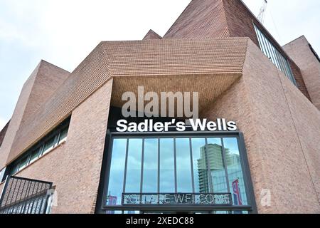 Der Eingang zum Sadlers Wells East an der Ostbank, Stratford, London Stockfoto