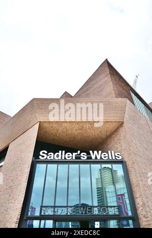 Der Eingang zum Sadlers Wells East an der Ostbank, Stratford, London Stockfoto