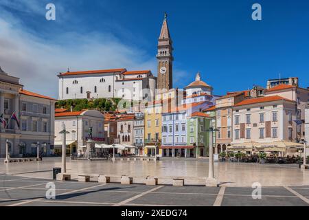 Küstenstadt Piran in Slowenien, Skyline mit Tartini-Platz (Slowenisch: Tartinijev trg), slowenische Region Istrien. Stockfoto