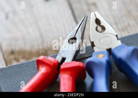 Spitzzange, Instrument für Reparaturarbeiten Stockfoto