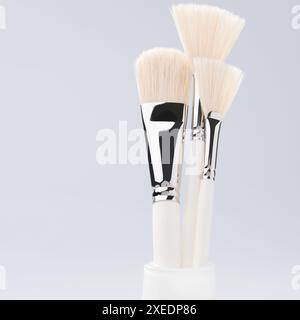 Make up Pinsel in ein Glas anzeigen Stockfoto