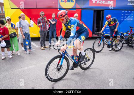 Florenz, Dänemark. Juni 2024. Lidl-Trek mit Mads Pedersen und Sportdirektor Kim Andersen hält am Donnerstag, den 27. Juni 2024, eine Pressekonferenz in Florenz ab. (Foto: Bo Amstrup/Scanpix 2024) Credit: Ritzau/Alamy Live News Stockfoto