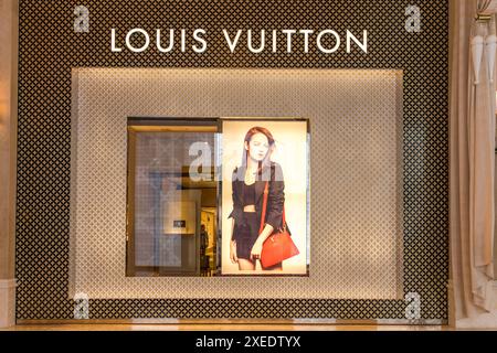 LAS VEGAS, NEVADA, USA - 13. MAI 2019: Louis Vuitton Logo im Geschäft im Wynn Hotel in Las Vegas. Louis Vuittonist eine französische Mode Stockfoto