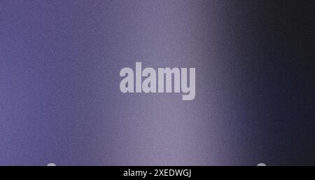 Abstrakter, körniger Hintergrund in violetten Farbtönen, die zu weiß werden, mit einer strukturierten, körnigen Oberfläche Stockfoto