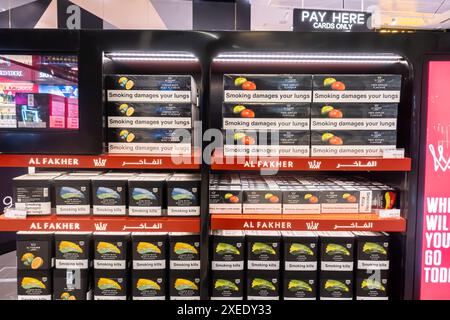 Al Fakher Zigaretten, Al Fakher Tabak verkauft im Duty-Free-Shop, Zayed International Airport, Abu Dhabi, VAE Stockfoto