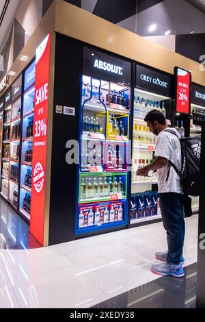 Vuse Einweg-elektronische Zigarettengeschäft, Zayed International Airport, Abu Dhabi, VAE Stockfoto