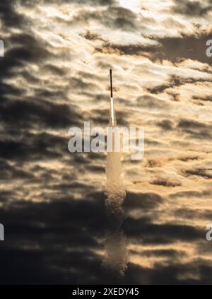 Cape Canaveral, USA. Juni 2024. SpaceX hat zum ersten Mal einen Flottenführer B-1062, jetzt mit 22 Flügen während der Starlink 10-3 Mission AM 27. Juni 2024 um 7:14 UHR EDT. Cape Canaveral Brevard County Florida USA. (Foto: Scott Schilke/SIPA USA) Credit: SIPA USA/Alamy Live News Stockfoto