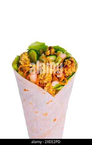 Tortilla Wraps mit panierten Hähnchenstangen mit Gemüse Stockfoto