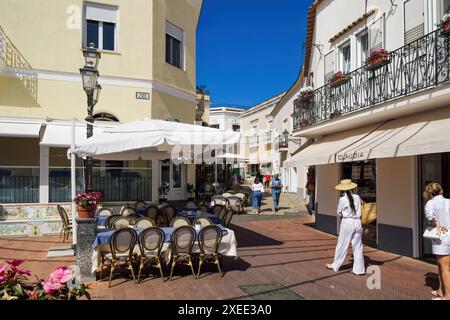 Anacapri, Italien Diaz-Platz mit Sitzbereich im Freien und Wandermenschen auf Capri Island. Stockfoto