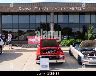 Olathe, Kansas - 8. Juni 2024: Kansas City Automotive Museum Cars & Coffee Event - seltsame und unbekannte Dinge Stockfoto