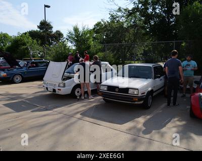 Olathe, Kansas - 8. Juni 2024: Kansas City Automotive Museum Cars & Coffee Event - seltsame und unbekannte Dinge Stockfoto