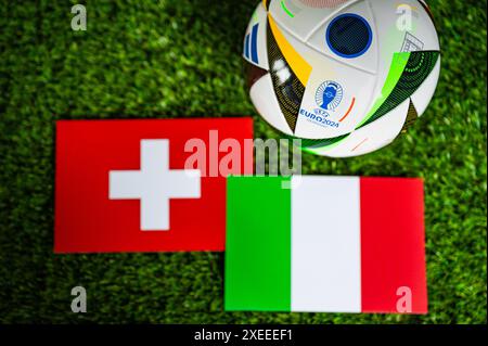 BERLIN, DEUTSCHLAND, 27. JUNI 2024: Schweiz gegen Italien Euro 2024, letztes von 16 Fußballspiel, Play-off des Europa-Fußballturniers. Offizieller Adidas Ball On Stockfoto