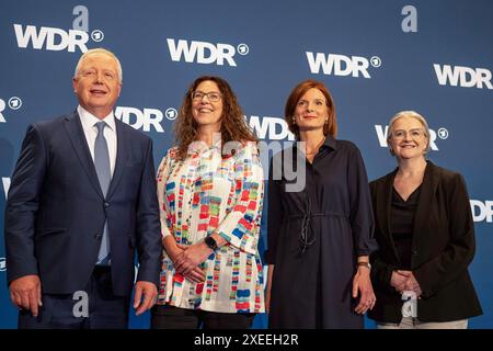 Wahl des Intendanten / der Intendantin des WDR Kunst, Kultur, Unterhaltung: Foto- und Pressetermin für die Wahl des Intendanten / der Intendantin des WDR am 27.06.24 im Marsiliussaal in Köln. Tom Buhrow WDR Intendant, Claudia Schare Vorsitzender Verwaltungsrat, Dr. Katrin Vernau zukuneftige WDR Intendantin und Corinna Bluemel stellvertretende Vorsitzende des Rundfunkrates. Foto: Kirchner-Media/TH *** Wahl des WDR Kunst-, Kultur-, Unterhaltungsdirektors Foto- und Presseveranstaltung zur Wahl des WDR-Generaldirektors am 27. 06 24 im Marsiliussaal in Köln Tom Buhrow WDR-Generaldirektor Gen Stockfoto