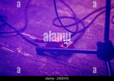 Effektpedal für Gitarren auf der Bühne Salzburg Rockhouse Salzburg Austria Stockfoto