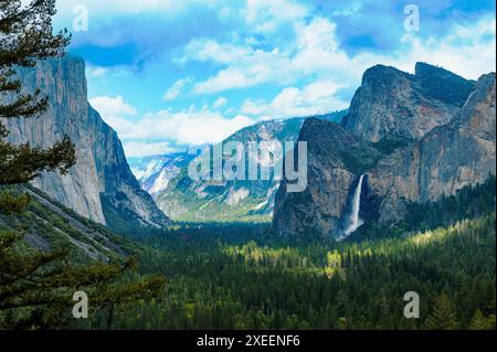 Bridalveil Falls, Yosemite Valley Floor; Blick vom Tunnel View; Yosemite National Park; Kalifornien; USA Stockfoto