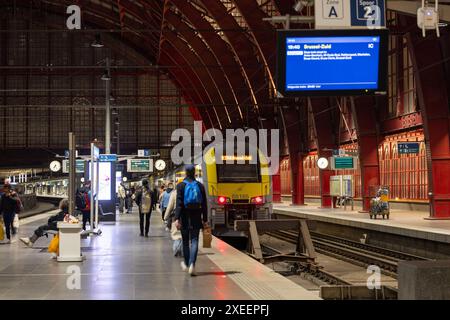 Antwerpen, Belgien, 25. Januar 2024, Evening Rush von Antwerpen Central nach Brüssel-Zuid Stockfoto