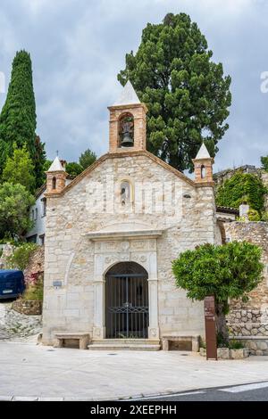 Chapelle Sainte Claire in der mittelalterlichen Bergstadt Saint Paul de Vence im Departement Alpes-Maritimes, französische Riviera in Südfrankreich Stockfoto