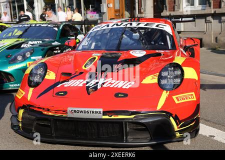 Aliaksandr MALYKHIN (GBR) / Klaus BACHLER (AUT) / Joel STURM (DEU), #911, Porsche 911 GT3 R (992), Team: Pure Racing (LTU), bei der Parade in Spa Motorsport, CrowdStrike 24H of Spa, Belgien, Spa-Francorchamps, Parade in Spa,26.06.2024 Foto: Eibner-Pressefoto/Jürgen Augst Stockfoto