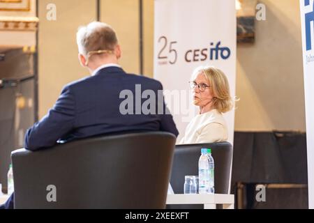München, Deutschland. Juni 2024. Annette Niederfranke bei der ifo Jahresversammlung zum 75. Jahrestag der Gründung des ifo Instituts am 27. Juni 2024 an der Universität München. (Foto: Alexander Pohl/SIPA USA) Credit: SIPA USA/Alamy Live News Stockfoto