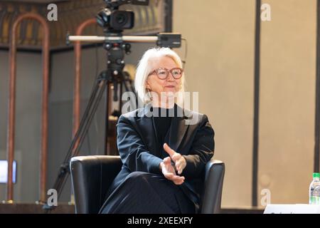 München, Deutschland. Juni 2024. Monika Schnitzer bei der ifo Jahresversammlung zum 75. Jahrestag der Gründung des ifo Instituts am 27. Juni 2024 an der Universität München. (Foto: Alexander Pohl/SIPA USA) Credit: SIPA USA/Alamy Live News Stockfoto