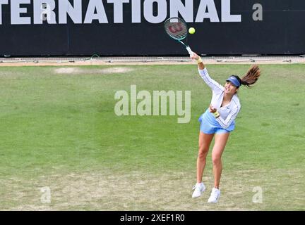 Eastbourne, Großbritannien. Juni 2024. Daria KASATKINA schlägt Emma RADUCANU (PIC) beim Rothesay International Tennis Tournament im Devonshire Park, Eastbourne, East Sussex, UK. Quelle: LFP/Alamy Live News Stockfoto