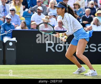 Eastbourne, Großbritannien. Juni 2024. Daria KASATKINA schlägt Emma RADUCANU (PIC) beim Rothesay International Tennis Tournament im Devonshire Park, Eastbourne, East Sussex, UK. Quelle: LFP/Alamy Live News Stockfoto