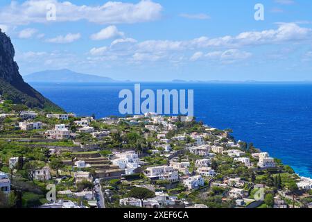 Panoramablick auf Capri im Frühling, Italien Stockfoto