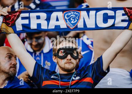 Unterstützer Frankreichs beim Gruppenspiel der UEFA EURO 2024 zwischen Frankreich und Polen im Fußballstadion Dortmund. Stockfoto