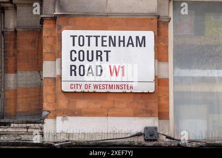 Straßenschild in London: Tottenham Court Road, W1 Stockfoto