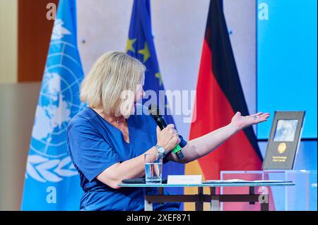 Nancy Faser - Peacekeeping 2024 EUR, Deutschland, Berlin, 27.06.2024: Bundesinnenministerin Nancy Faser SPD würdigt am Tag des Peacekeepings den Einsatz aller deutschen Einsatzkräfte in internationalen Friedensmissionen. Geehrt werden Angehörige von NATO-, EU- und VN-Missionen. Ein Einsatz für Stabilität, Sicherheit und Frieden sowie polizeiliche und militärische Maßnahmen zur Krisenbewältigung. *** Nancy Faser Friedenssicherung 2024 EUR, Deutschland, Berlin, 27 06 2024 Bundesinnenministerin Nancy Faser SPD würdigt den Einsatz aller deutschen Truppen in internationalen Friedensmissionen am Stockfoto