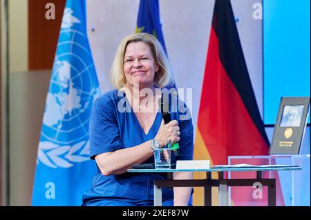 Nancy Faser - Peacekeeping 2024 EUR, Deutschland, Berlin, 27.06.2024: Bundesinnenministerin Nancy Faser SPD würdigt am Tag des Peacekeepings den Einsatz aller deutschen Einsatzkräfte in internationalen Friedensmissionen. Geehrt werden Angehörige von NATO-, EU- und VN-Missionen. Ein Einsatz für Stabilität, Sicherheit und Frieden sowie polizeiliche und militärische Maßnahmen zur Krisenbewältigung. *** Nancy Faser Friedenssicherung 2024 EUR, Deutschland, Berlin, 27 06 2024 Bundesinnenministerin Nancy Faser SPD würdigt den Einsatz aller deutschen Truppen in internationalen Friedensmissionen am Stockfoto