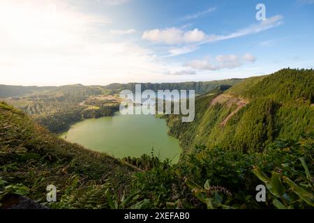 Panoramablick auf die Lagoa das Sete Cidades (See der sieben Städte). Insel Sao Miguel, Azoren Portugal Stockfoto