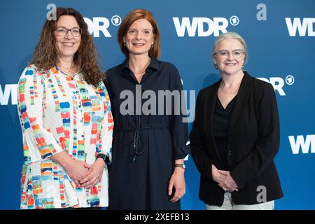 Von links: Claudia SCHARE, Vorsitzende WDR Verwaltungsrat, die neue Intendantin Katrin VERNAU, Corinna BLUEMEL, Blümel, Vorsitzaende WDR Rundfunkrat. Wahl des neuen WDR Intendanten/der neuen Intendantin im Koelner Guerzenich, 27.06.2024. *** Von links Claudia SCHARE, Vorsitzende des WDR-Verwaltungsrats, die neue Generaldirektorin Katrin VERNAU, Corinna BLUEMEL, Blümel, Vorsitzende des WDR Rundfunkrates Wahl des neuen WDR-Generaldirektors der neuen Generaldirektorin in Köln Guerzenich, 27 06 2024 Stockfoto