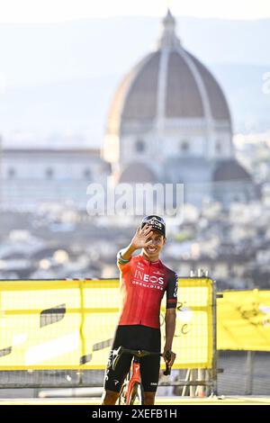 Florenz, Frankreich. Juni 2024. Der kolumbianische Egan Bernal von Ineos Grenadiers wurde am Donnerstag, den 27. Juni 2024, in Florenz, Italien, bei der Teampräsentation vor dem Radrennen der Tour de France 2024 gezeigt. Die 111. Ausgabe der Tour de France beginnt am Samstag, den 29. Juni in Florenz, Italien, und endet am 21. Juli in Nizza. BELGA FOTO JASPER JACOBS Credit: Belga News Agency/Alamy Live News Stockfoto