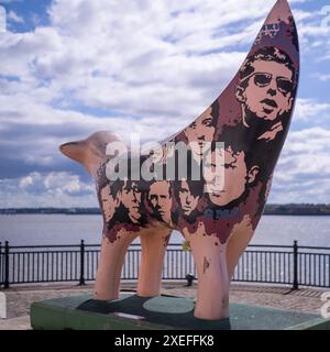 Superlambanana ist eine helle Skulptur am Pier Head in Liverpool, England. Stockfoto