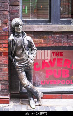 John Lennon schuf in der Matthew Street Liverpool neben dem Cavern Club, der für die Hauptrolle der Beatles berühmt ist Stockfoto