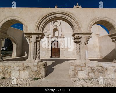 Kirche San Giovanni auf der Catacomba di San Giovanni (Katakomben des heiligen Giovanni), Syrakus, Italien. Stockfoto