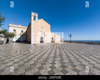 Chiesa di San Giuseppe, eine kleine historische Kirche im historischen Stadtzentrum von Taormina, Sizilien, Italien Stockfoto