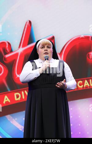 Sister Act tritt im West End Live 2024 in Trafalgar Square, London, UK auf Stockfoto