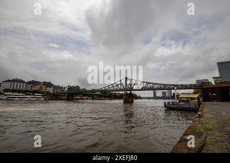 Der Eiserner Steg in Frankfurt Stockfoto