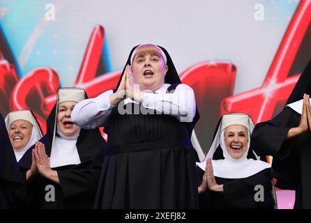 Sister Act tritt im West End Live 2024 in Trafalgar Square, London, UK auf Stockfoto