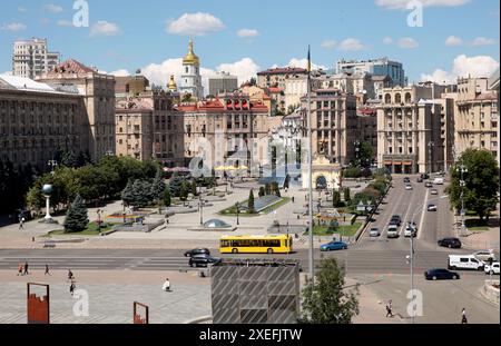 KIEW, UKRAINE - 27. JUNI 2024 - Maidan Nezalezhnosti ist der zentrale Platz von Kiew, der Hauptstadt der Ukraine. Stockfoto