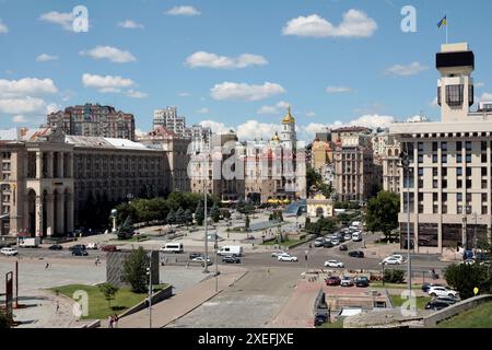 KIEW, UKRAINE - 27. JUNI 2024 - Maidan Nezalezhnosti ist der zentrale Platz von Kiew, der Hauptstadt der Ukraine. Stockfoto